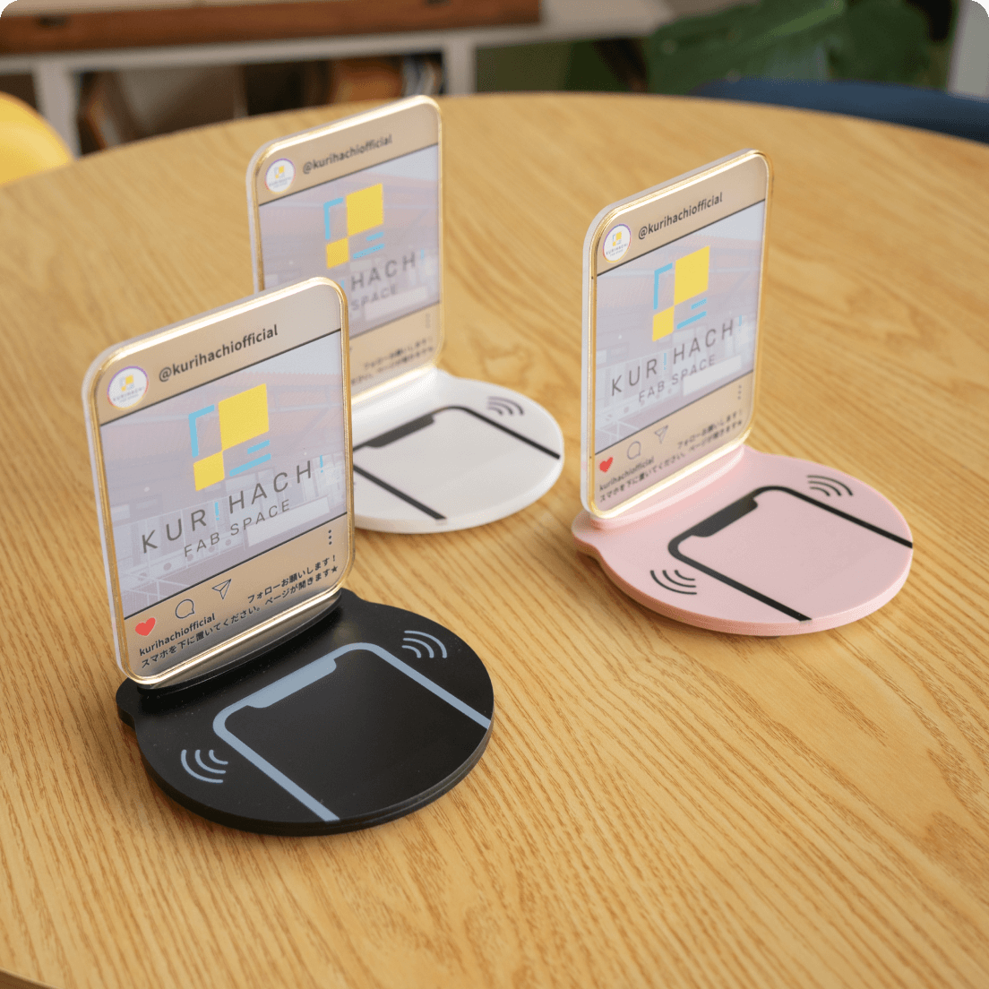 オリジナルNFCスタンド。レーザー加工機、UVプリンターで制作
