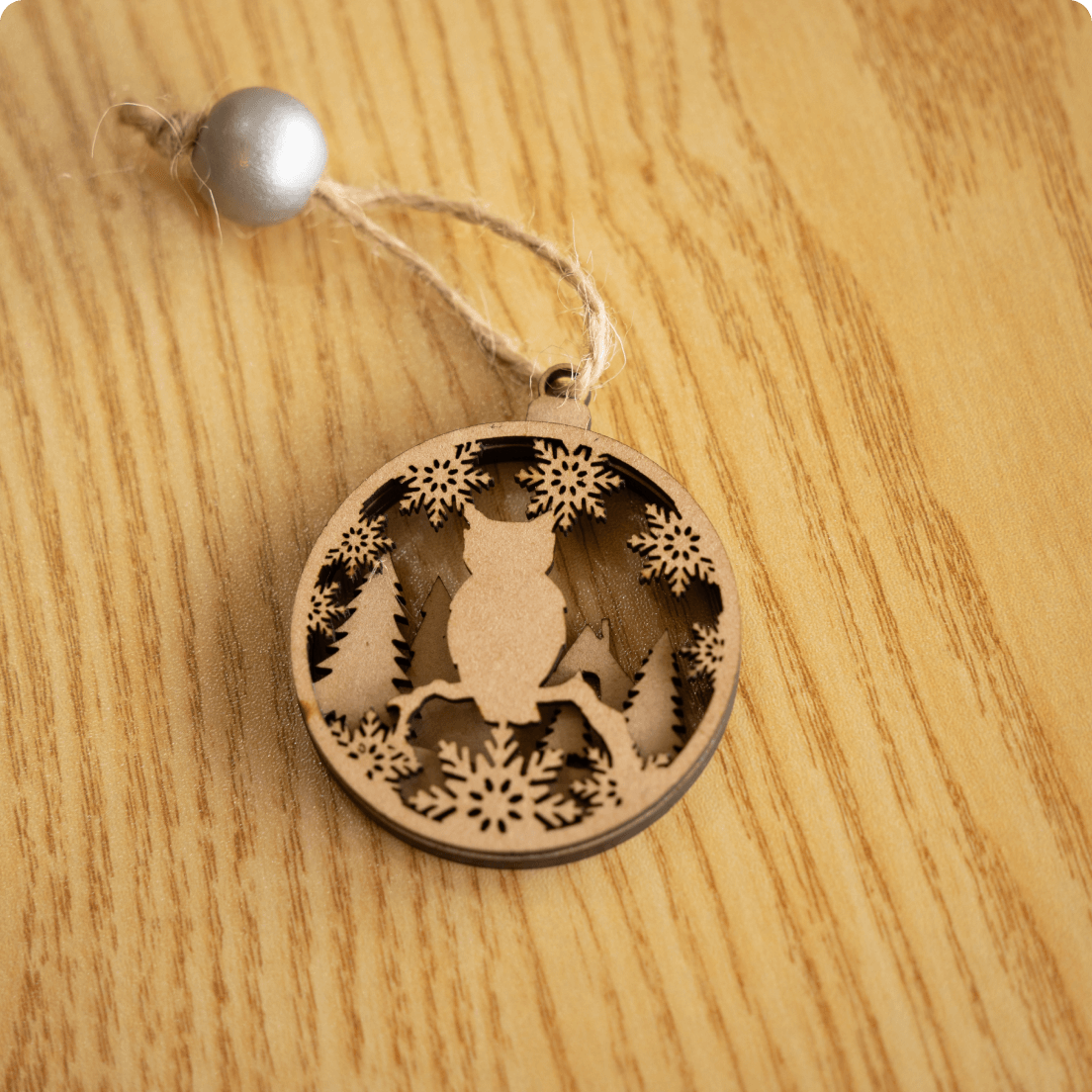 木製オーナメント。レーザー加工機で制作